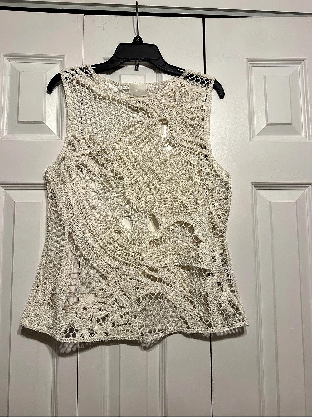 H&M Crochet Sleeveless Tank in Cream Size Medium Like New
